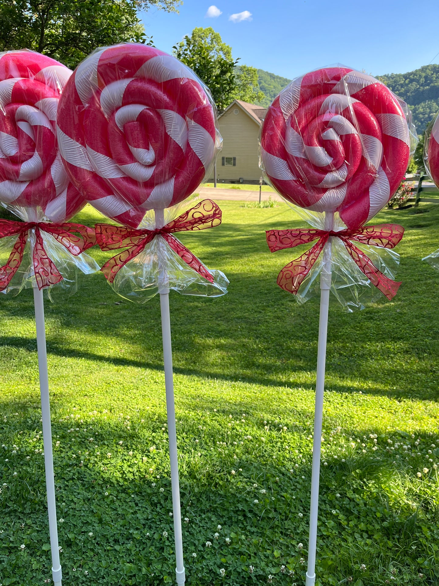 Set of 4 Giant Lollipops (Red and White)