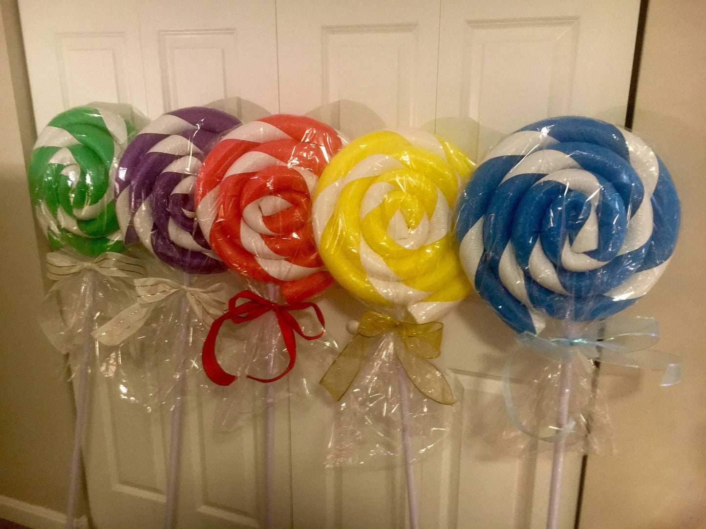 Set of 4 Giant Lollipops (Multicored/White Striping)