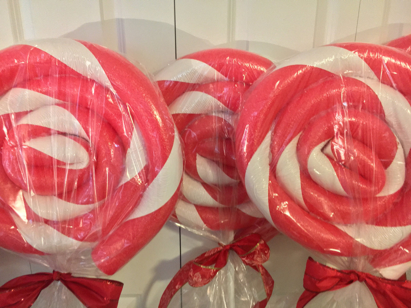 Set of 4 Giant Lollipops (Red and White)