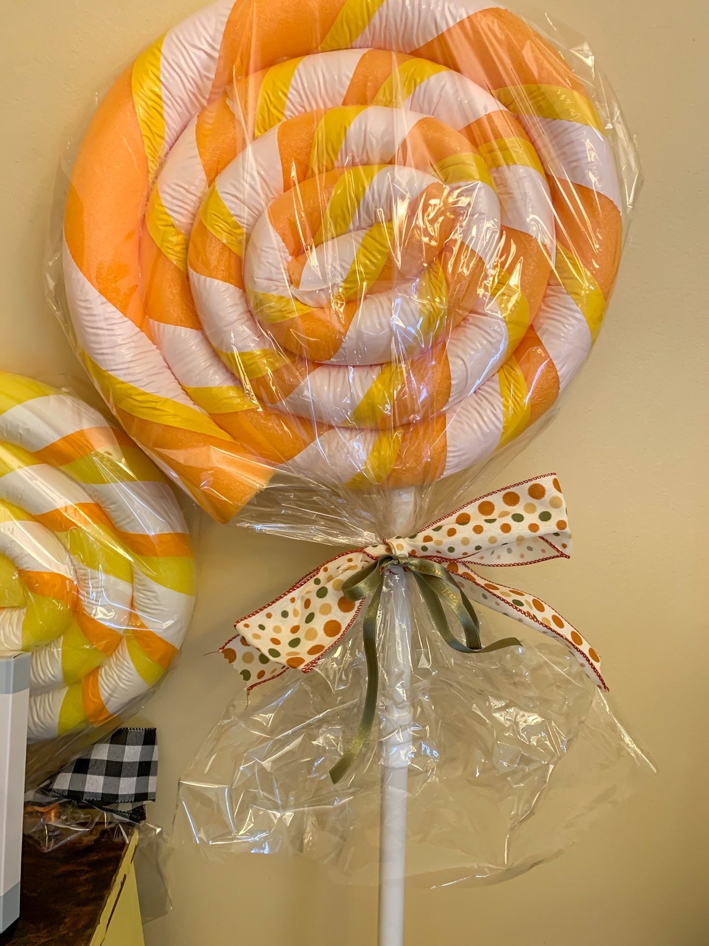 Set of 2 Giant Lollipops (Candy Corn)