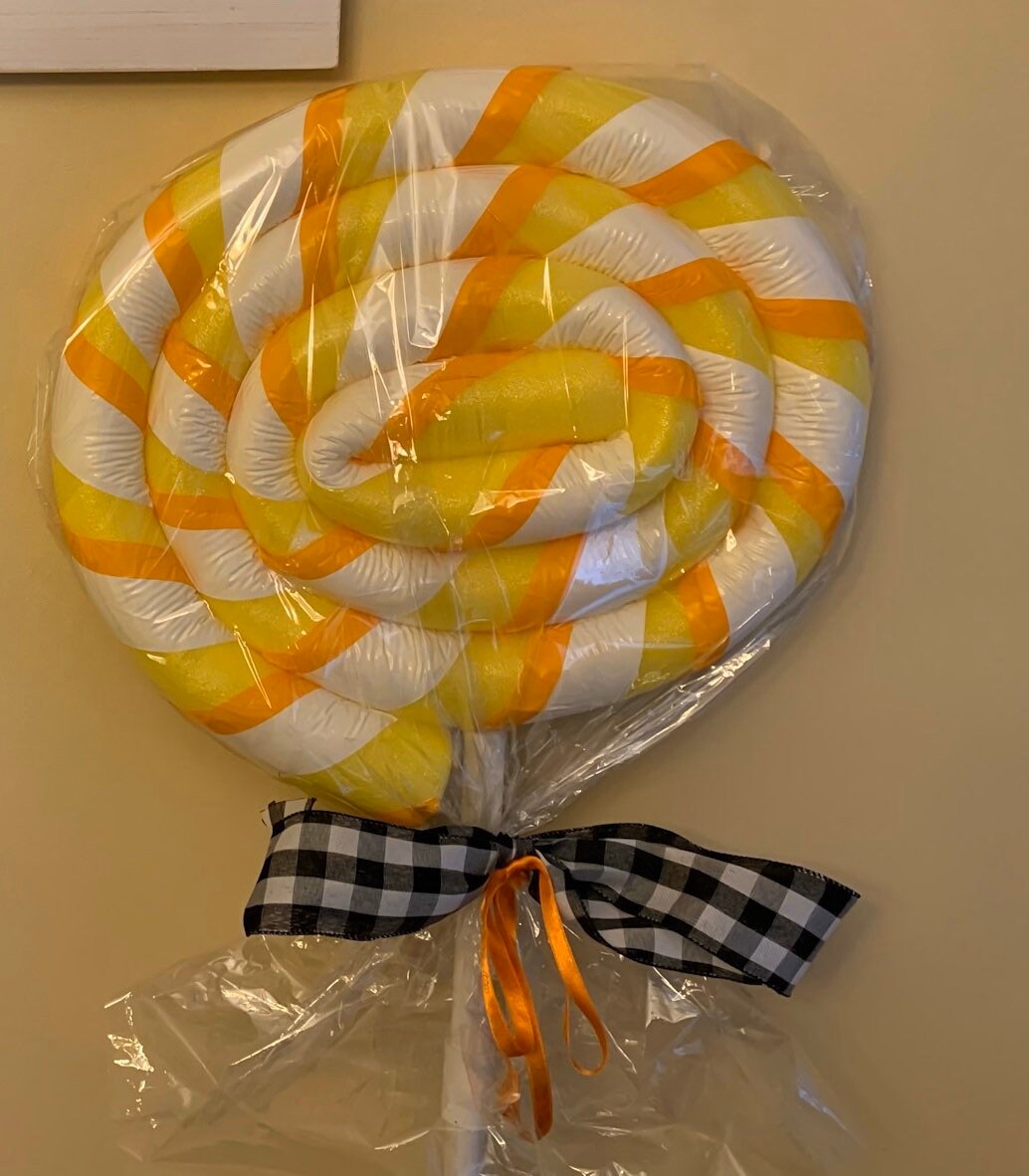 Set of 2 Giant Lollipops (Candy Corn)