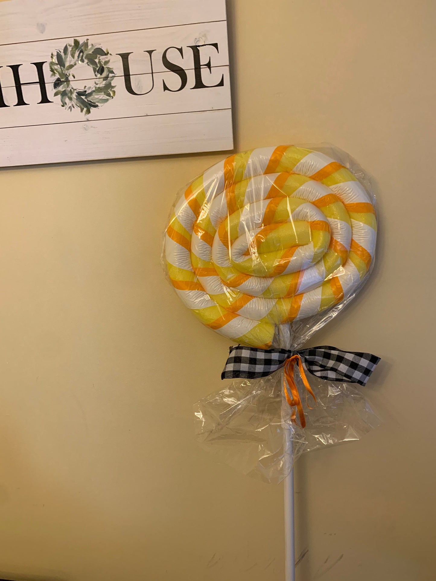 Set of 2 Giant Lollipops (Candy Corn)